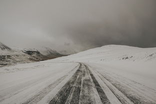 雪域之巅，曦岭国际滑雪场的冬日探险记